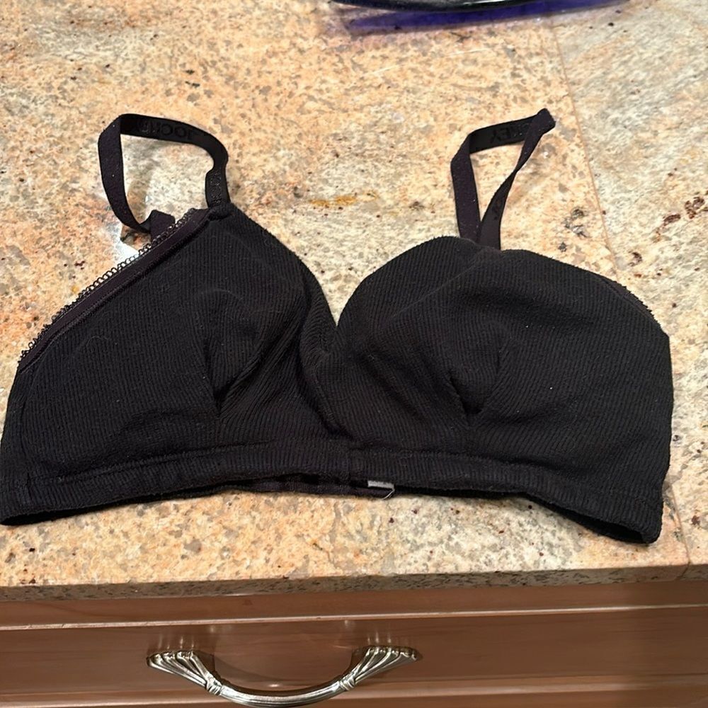 Jockey woman's no underwire bra. No size tag it was cut out